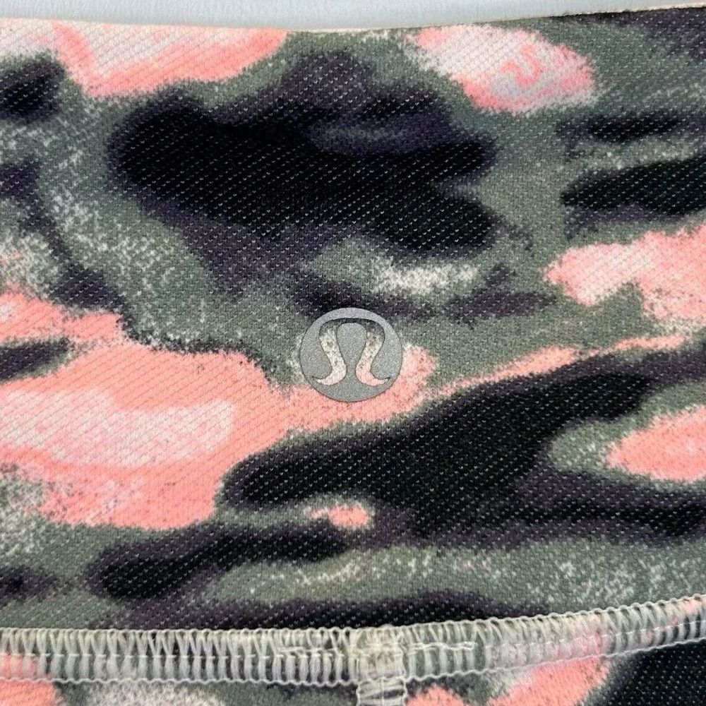 LULULEMON Leggings Womens Size 4 Wamo Camo Crop Pants 21" Inseam - Picture 3 of 4